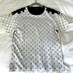 Women LV Monogram T-shirt (Size Small/US 4/IT 40)